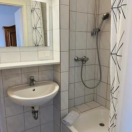 מלון Badischer Hof 3*